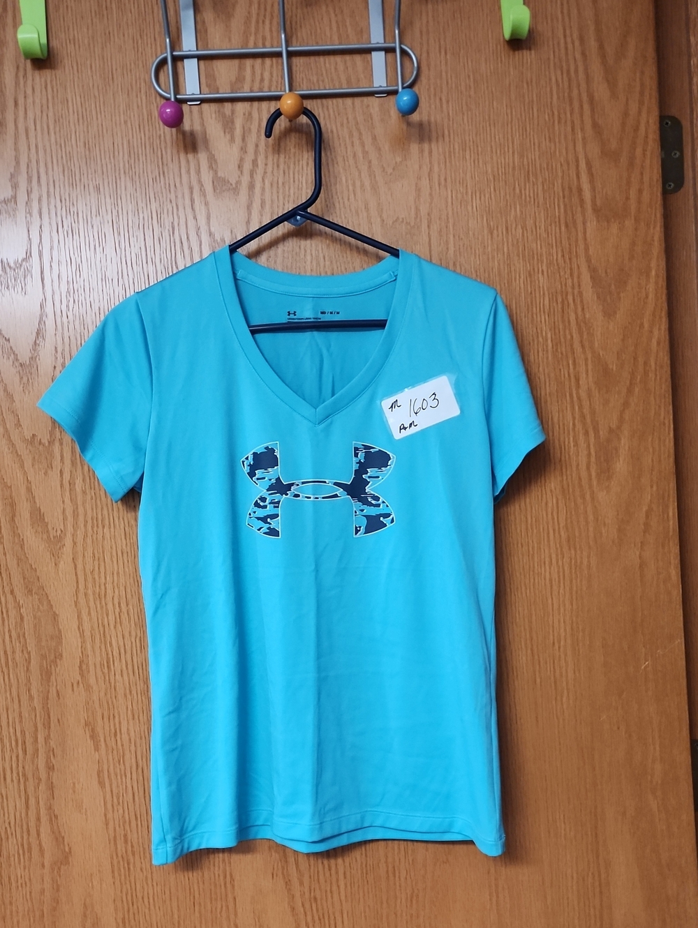 Under Armour Women's Blue V-Neck Logo Tee M number 1603